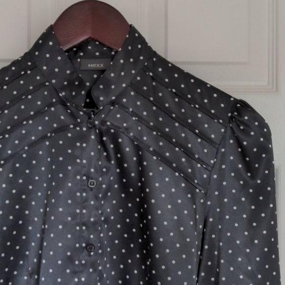 🌷Black & White Blouse - Picture 2 of 14